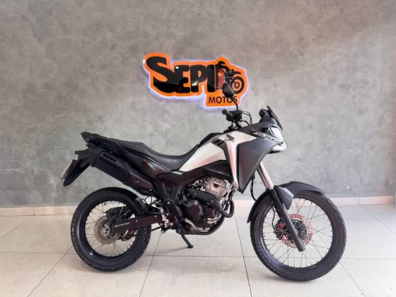 HONDA XRE 300 SAHARA HONDA XRE 300 SAHARA